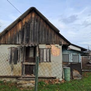 Vikendica starog kova na početku ulice Donji Brezinščak. [SMK 2025.]