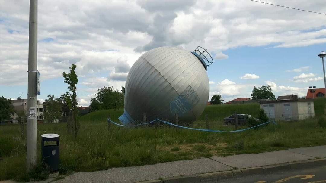 Rezervoar vodovoda nakon demontaže, snimljeno 2020. [FB 2025.]