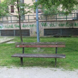 Optimistička poruka na zidu terasa. [VR 2026.]