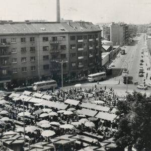 Kvaternikov trg, 1965., s vidljivim dimnjakom tvornice Elka. [FB-ZG 2026.]